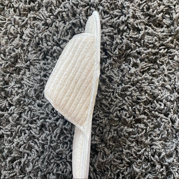 Chenille cream colored slippers - Picture 4 of 6